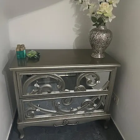 Luxury 4 Bedroom With Jacuzzi & Large Garden וילה *