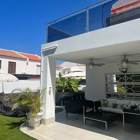 Luxury 4 Bedroom With Jacuzzi & Large Garden וילה *