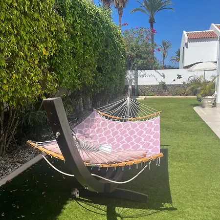 Luxury 4 Bedroom With Jacuzzi & Large Garden וילה *