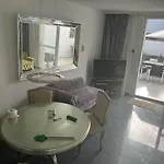 Luxury 4 Bedroom With Jacuzzi & Large Garden Villa Playa de las Américas