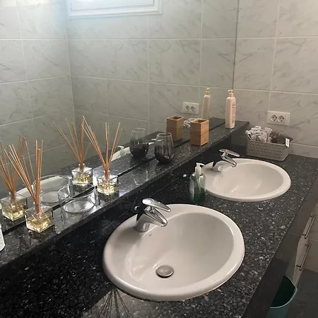 וילה Luxury 4 Bedroom With Jacuzzi & Large Garden