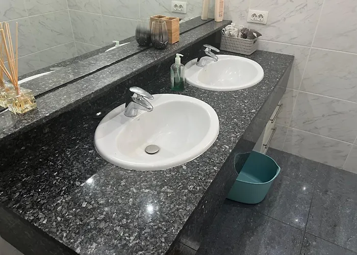 Villa Luxury 4 Bedroom With Jacuzzi & Large Garden Playa de las Americas (Tenerife)